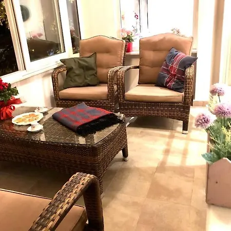 Comfortable And Spacious, Luxury In Location Apartment