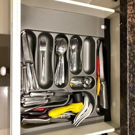 Comfortable And Spacious, Luxury In Location Apartment
