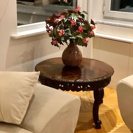 Comfortable And Spacious, Luxury In Location Apartment *