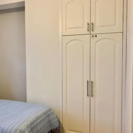 Comfortable And Spacious, Luxury In Location Apartment
